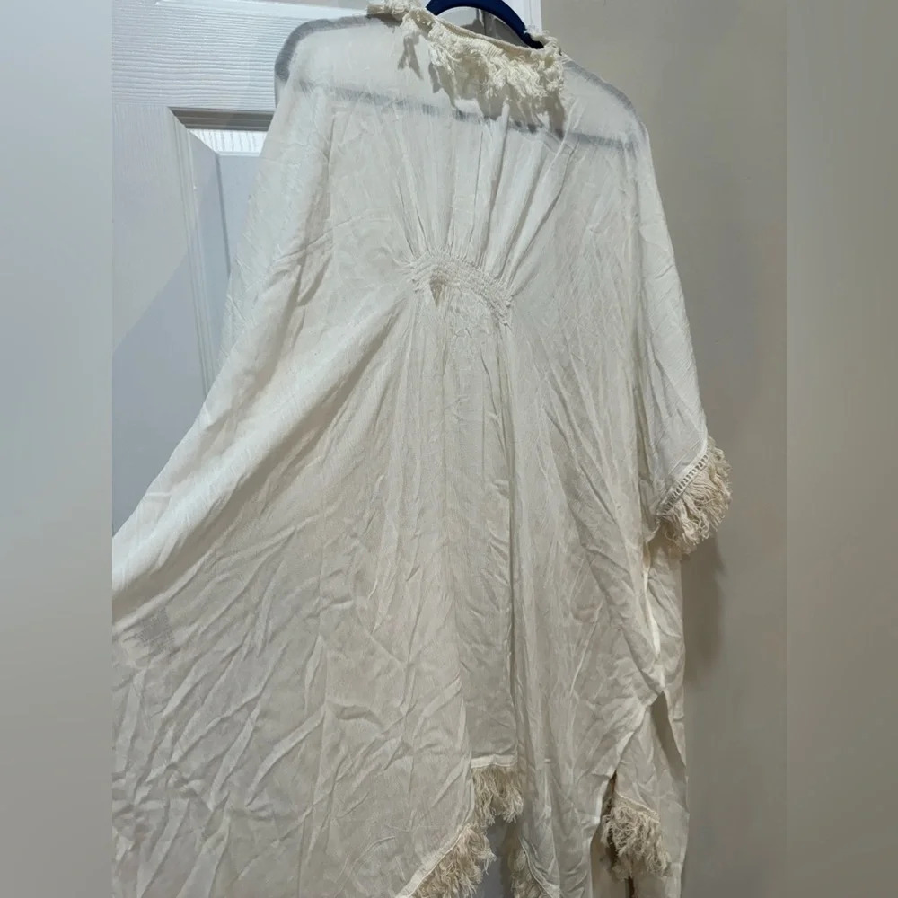 Free People Sun Bleached Fringe Kimono Open Front Fringe Trim
One Size - Picture 6 of 8